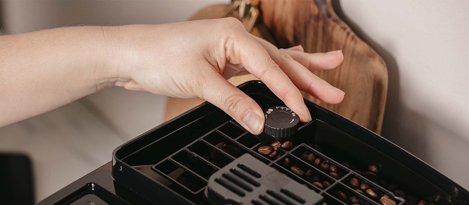 setting your coffee machine's grinder